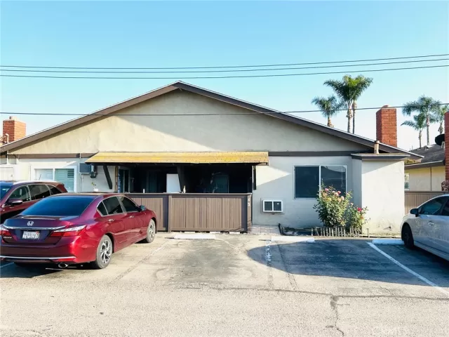 MLS: OC23079423 Condo For Sale