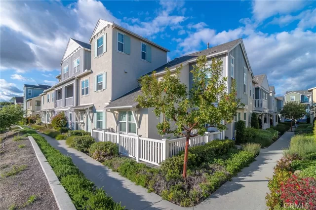 MLS: OC23079775 Condo For Sale