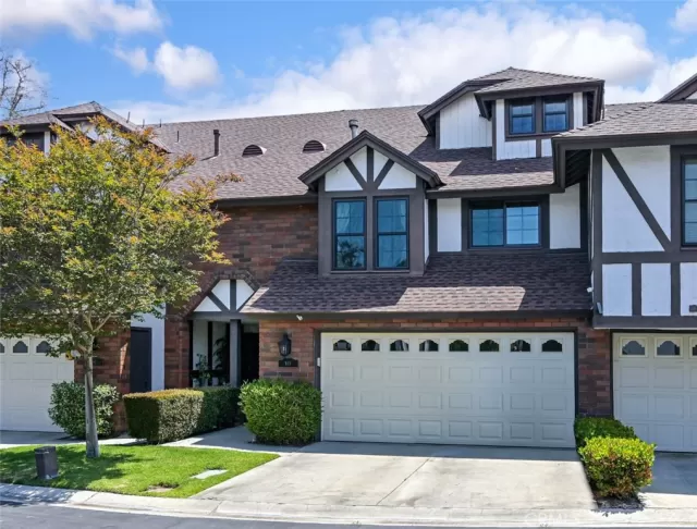 MLS: OC23079779 Condo For Sale