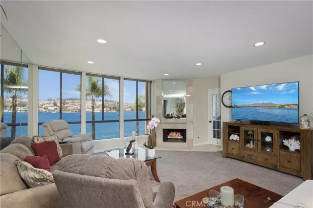 MLS: OC23079969 Condo For Sale