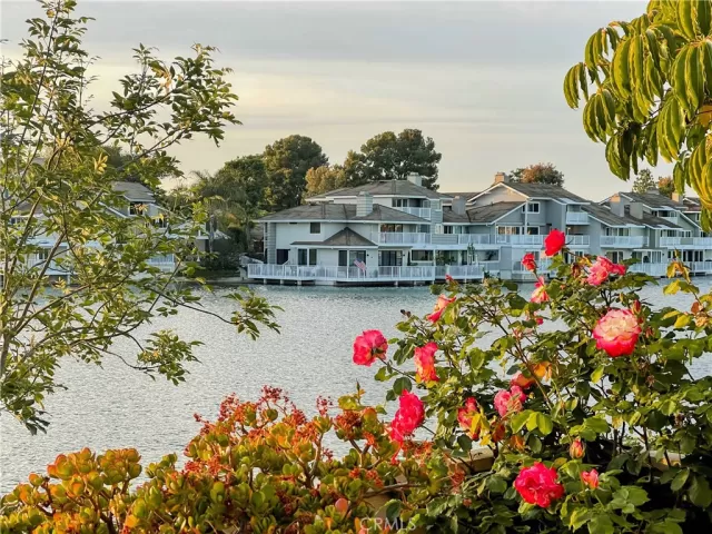 MLS: OC23080107 Condo For Sale