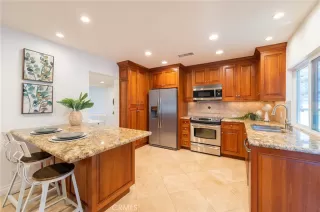 Photo #6: OC23080390 Listing 