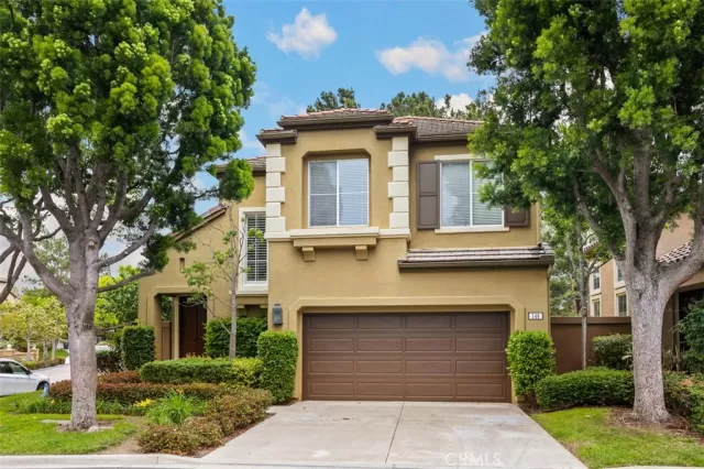 MLS: OC23080402 Condo For Sale