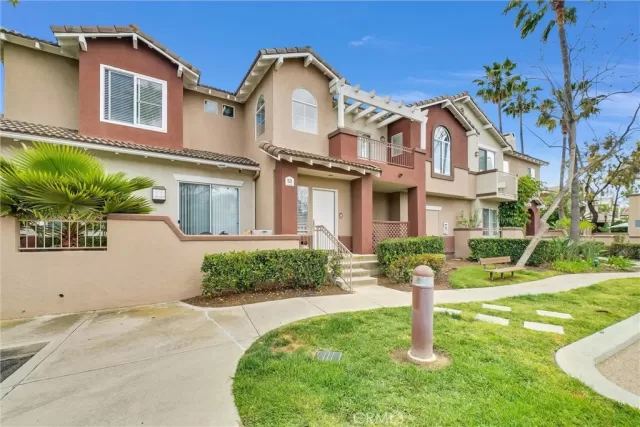 MLS: OC23080415 Condo For Sale