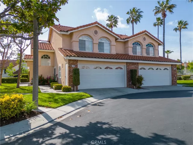 MLS: OC23080494 Condo For Sale