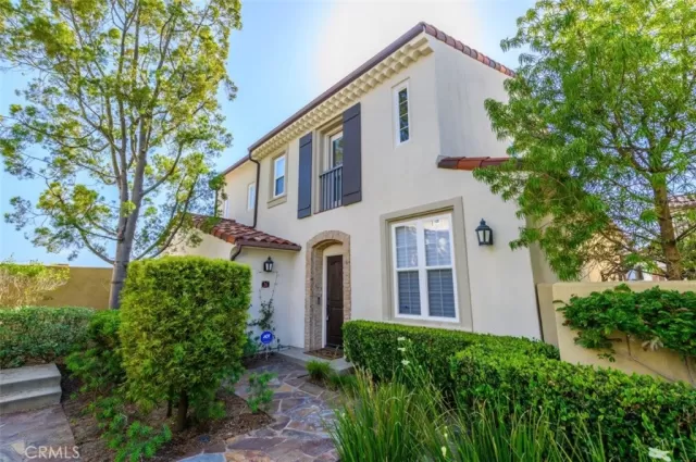 MLS: OC23081094 Condo For Sale