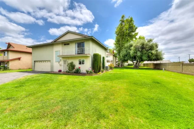 MLS: OC23081186 Condo For Sale