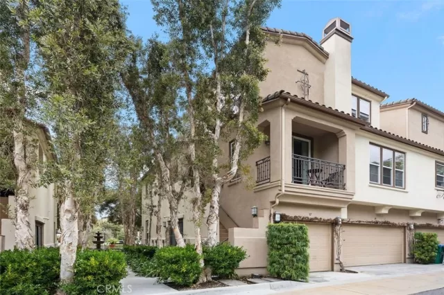 MLS: OC23081349 Condo For Sale