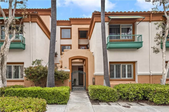 MLS: OC23081574 Condo For Sale