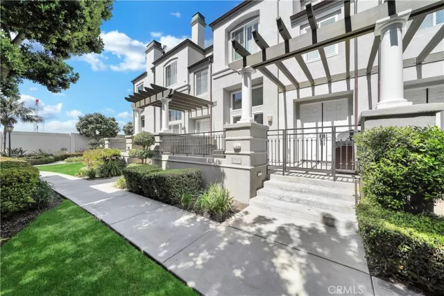 MLS: OC23083829 Condo For Sale