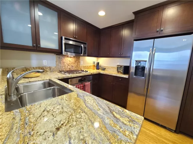 MLS: OC23084094 Condo For Sale