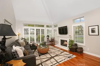 Photo #3: OC23084378 Listing