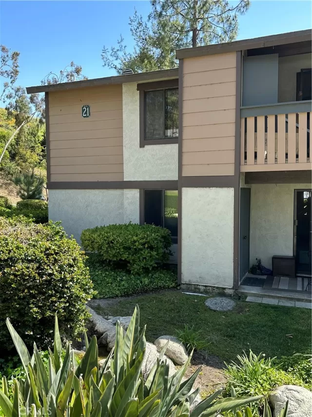 MLS: OC23084415 Condo For Sale