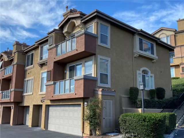 MLS: OC23084462 Condo For Sale