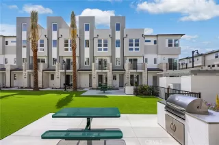 Photo #4: OC23084497 Listing 