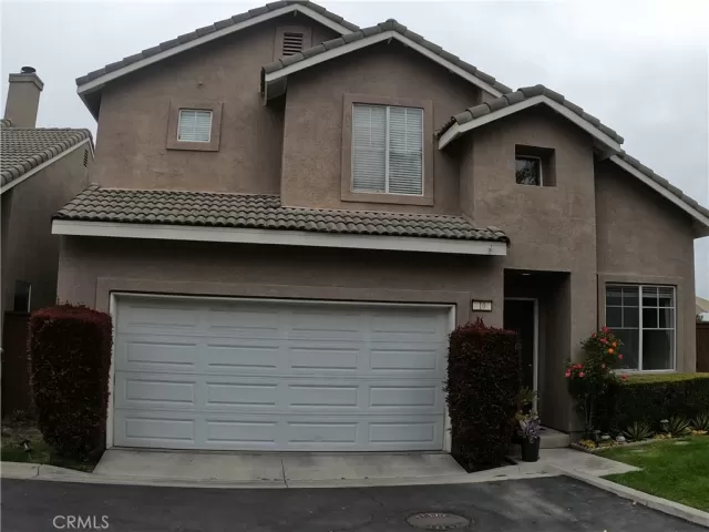 MLS: OC23084594 Condo For Sale