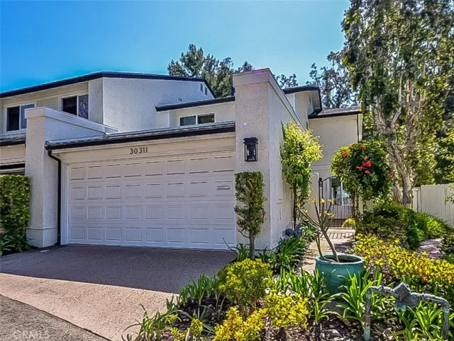 MLS: OC23084672 Condo For Sale