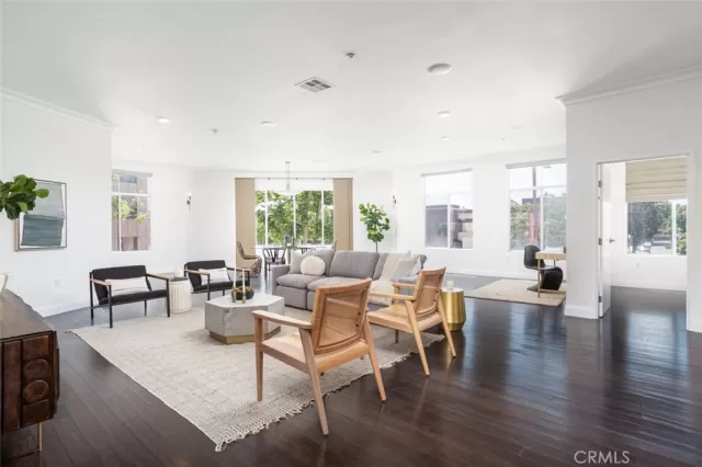 MLS: OC23084938 Condo For Sale