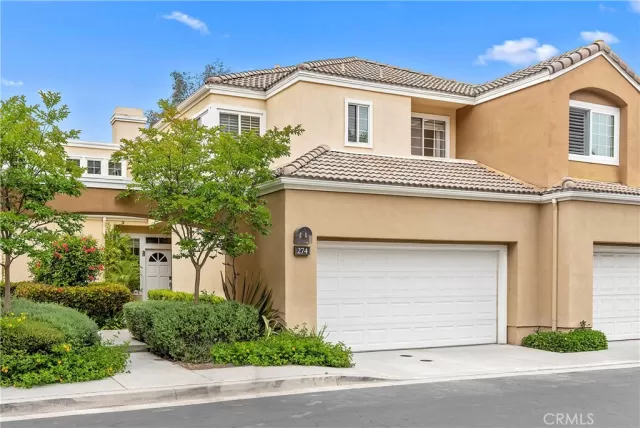 MLS: OC23085139 Condo For Sale