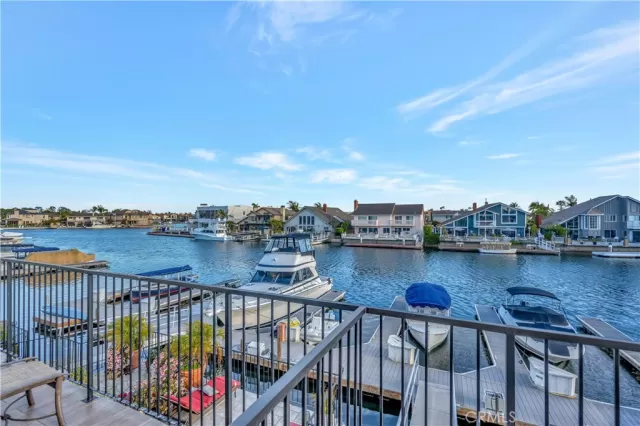 MLS: OC23085291 Condo For Sale