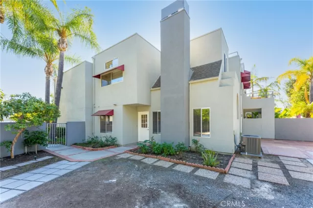 MLS: OC23085375 Condo For Sale