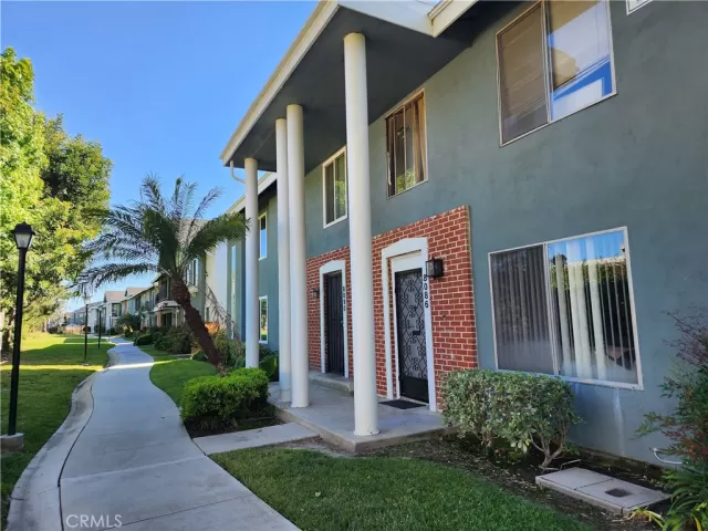 MLS: OC23086374 Condo For Sale