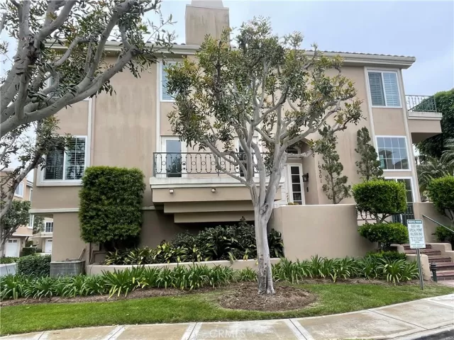 MLS: OC23086478 Condo For Sale