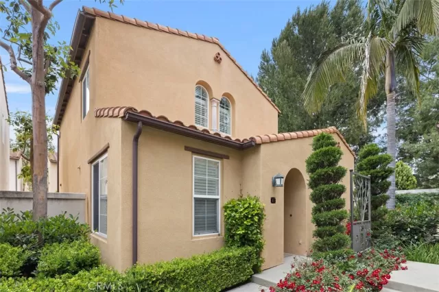 MLS: OC23086733 Condo For Sale