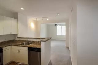 Photo #4: OC23087392 Listing 