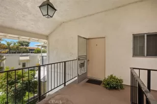 Photo #4: OC23088050 Listing