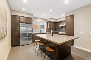 Photo #4: OC23088172 Listing