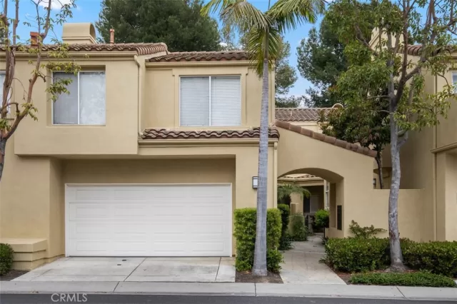 MLS: OC23088444 Condo For Sale