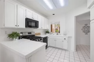 Photo #6: OC23088444 Listing 