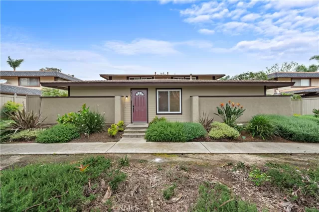 MLS: OC23088525 Condo For Sale