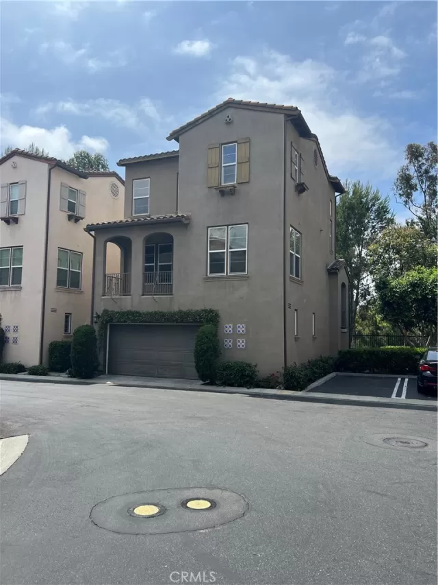 MLS: OC23088666 Condo For Sale