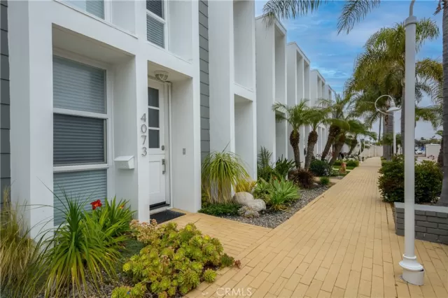 MLS: OC23089280 Condo For Sale