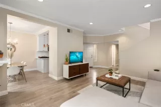 Photo #5: OC23089446 Listing 