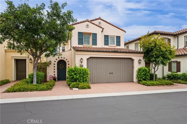 MLS: OC23089913 Condo For Sale