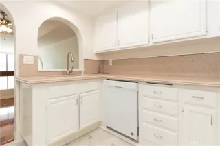 Photo #6: OC23089923 Listing