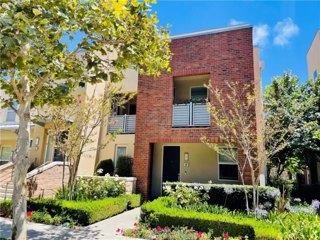 MLS: OC23090164 Condo For Sale