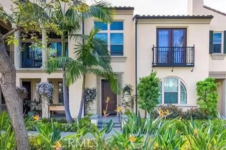 MLS: OC23090228 Condo For Sale