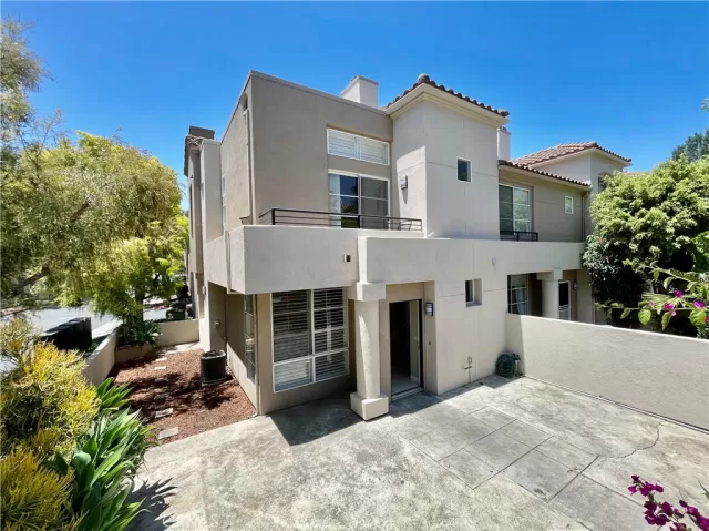 MLS: OC23090776 Condo For Sale