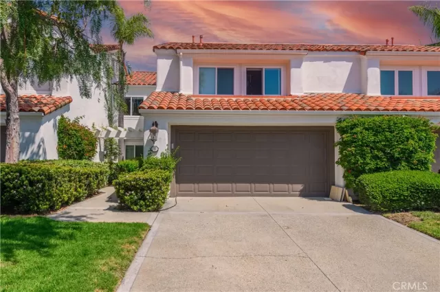 MLS: OC23090802 Condo For Sale