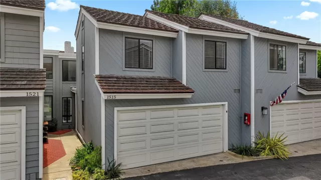 MLS: OC23090820 Condo For Sale