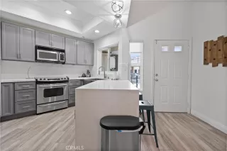 Photo #2: OC23091115 Listing