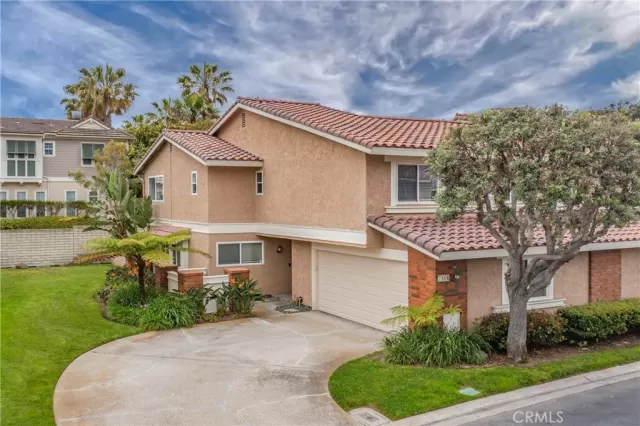 MLS: OC23091239 Condo For Sale