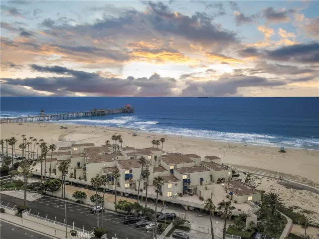 MLS: OC23092502 Condo For Sale