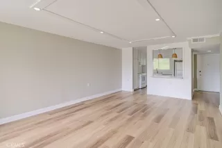 Photo #3: OC23092969 Listing