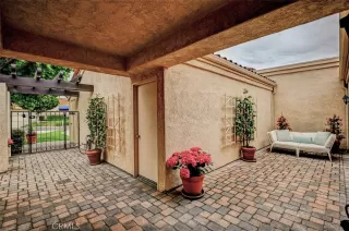 Photo #4: OC23093828 Listing 