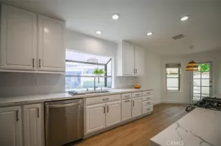 Photo #6: OC23093828 Listing 